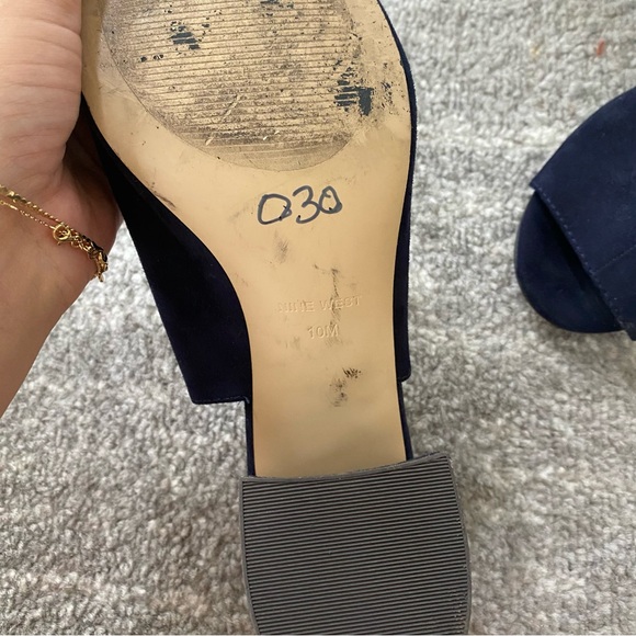 Navy Nine West heels - 10 - Picture 9 of 9